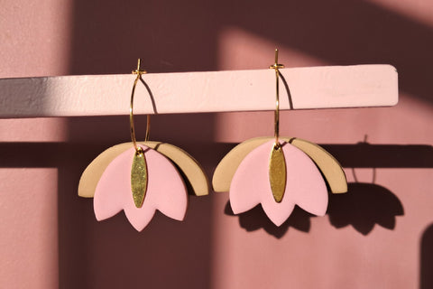FLOWER HOOPS - forgyldt stål (frapocino/rosa/forgyldt messing)
