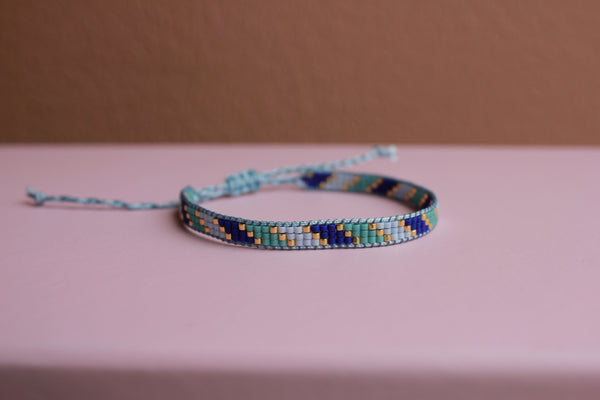 LOOM armbånd - 3 rækker (striber - blå, lyseblå, guld)