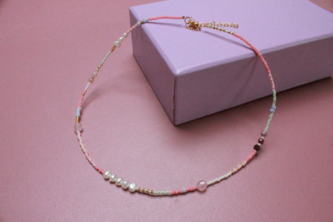DREAM - pastel halskæde (rosa/hvid/sart grøn)